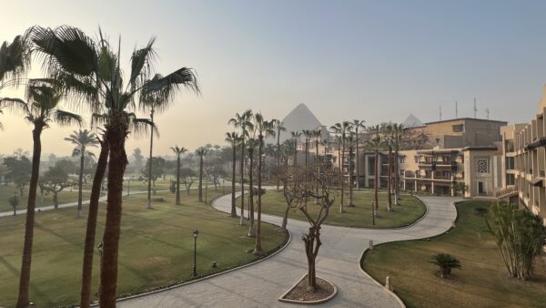 vista de la pirámide de Egipto desde el hotel Mena house en Cairo